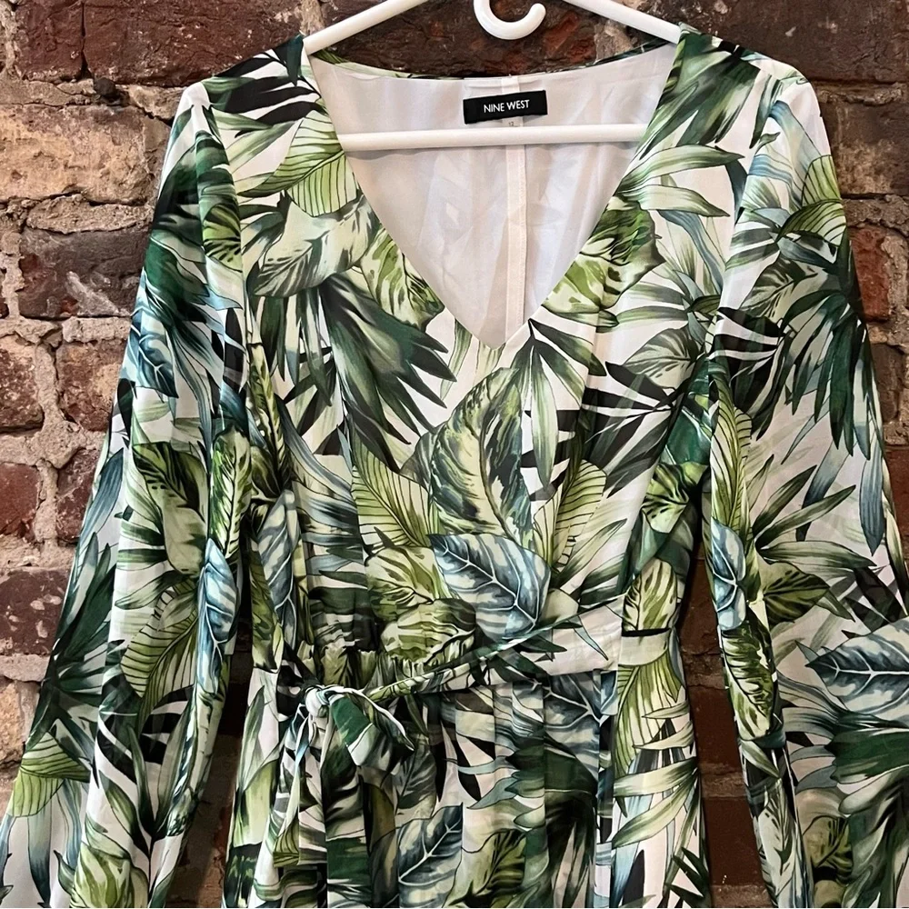 Nine West long sleeve maxi dress with green and white tropical leaf pattern - Picture 2 of 6